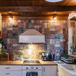 Old Town Classic House Rhodes Willa